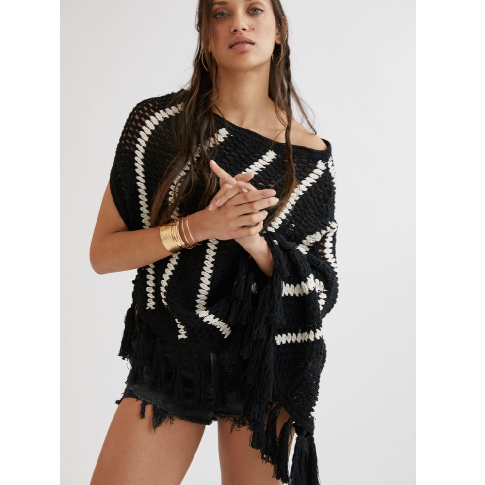 NEW WITH TAGS Anthropologie Black and White Crochet Skirt / Poncho Top Sweater